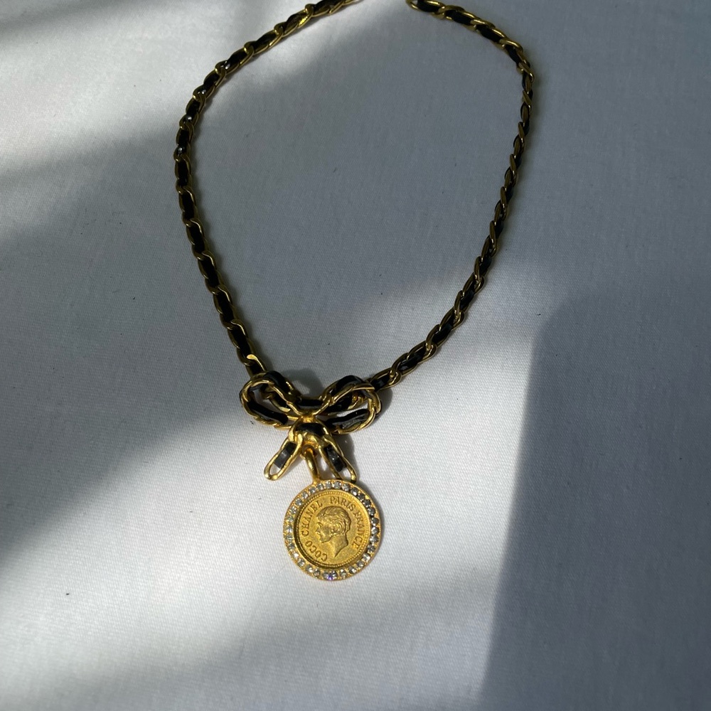 Authentic Vintage Chanel coin crystal choker necklace - Picture 3 of 7